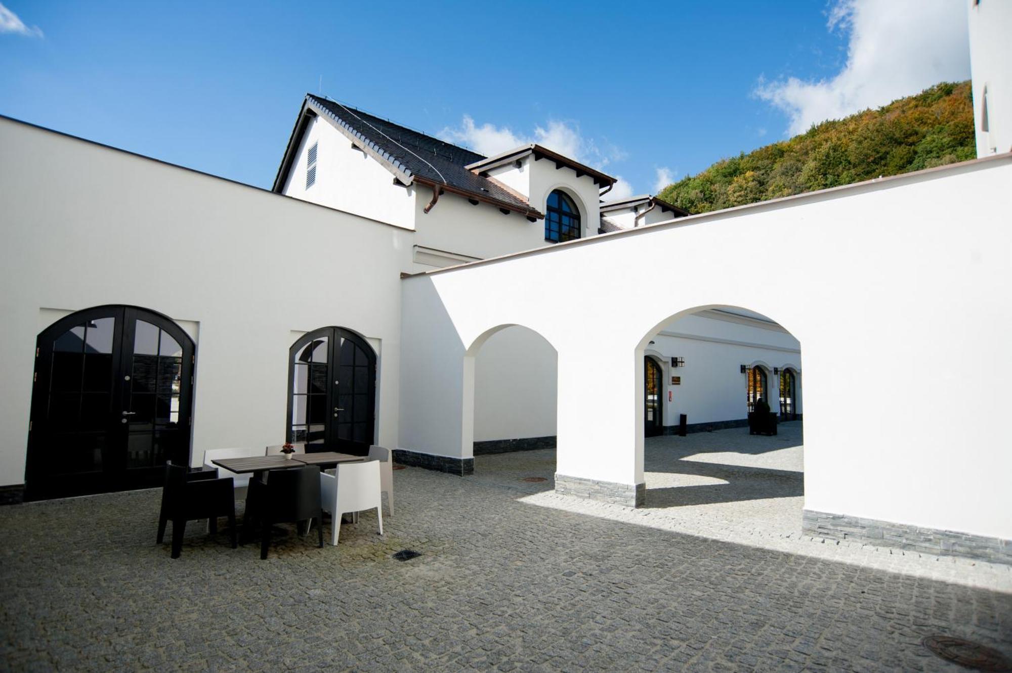 Hotel Palac Jugowice Wałbrzych Extérieur photo